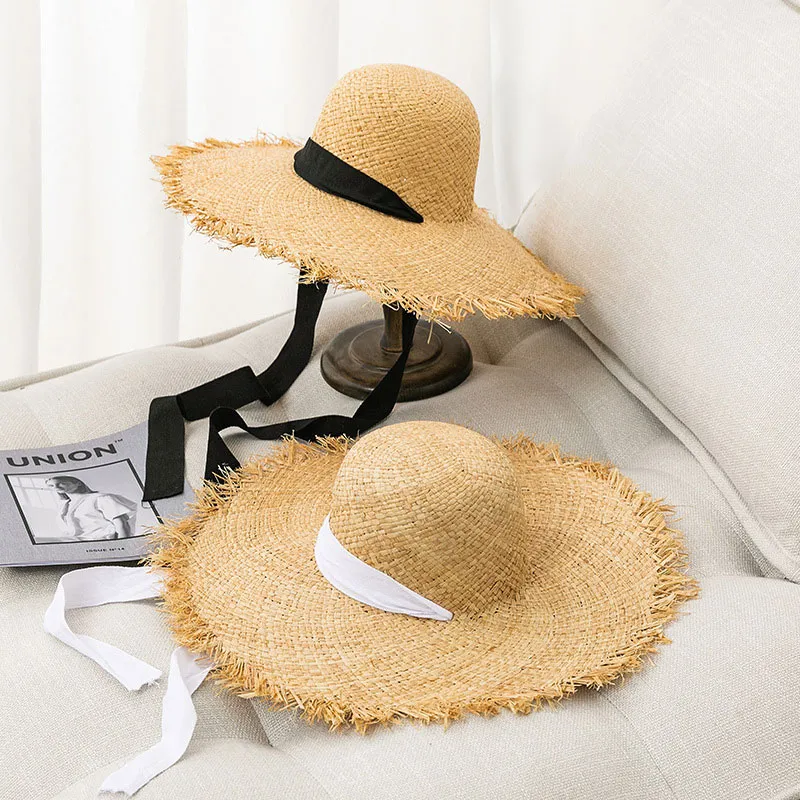 Mik a Floppy Straw Hat jellemzői?